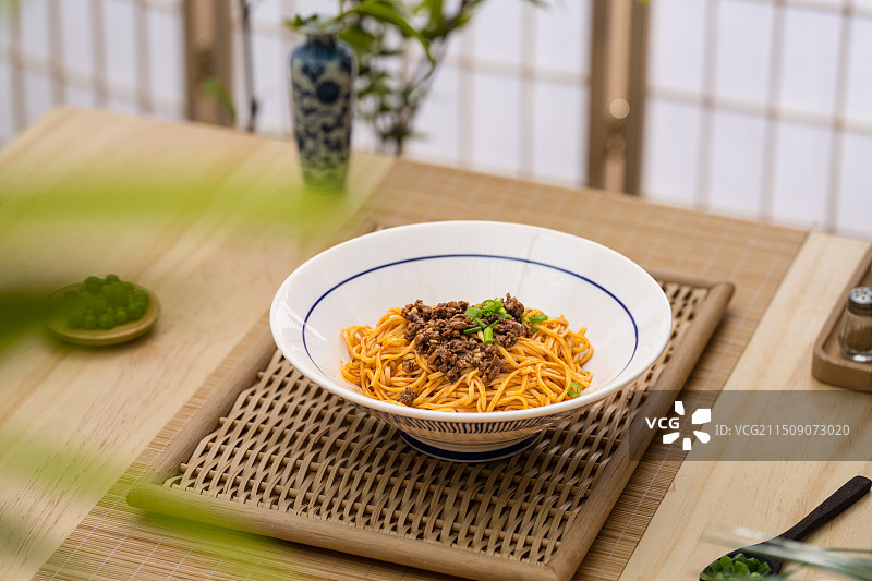 日式和风高级感干拌面 燃面 面条图片素材