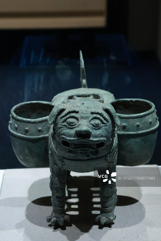 泸州博物馆镇馆之宝青铜器麒麟温酒器图片素材