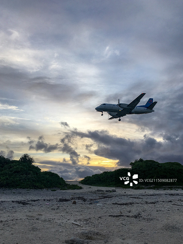 库克群岛机场飞机起落图片素材