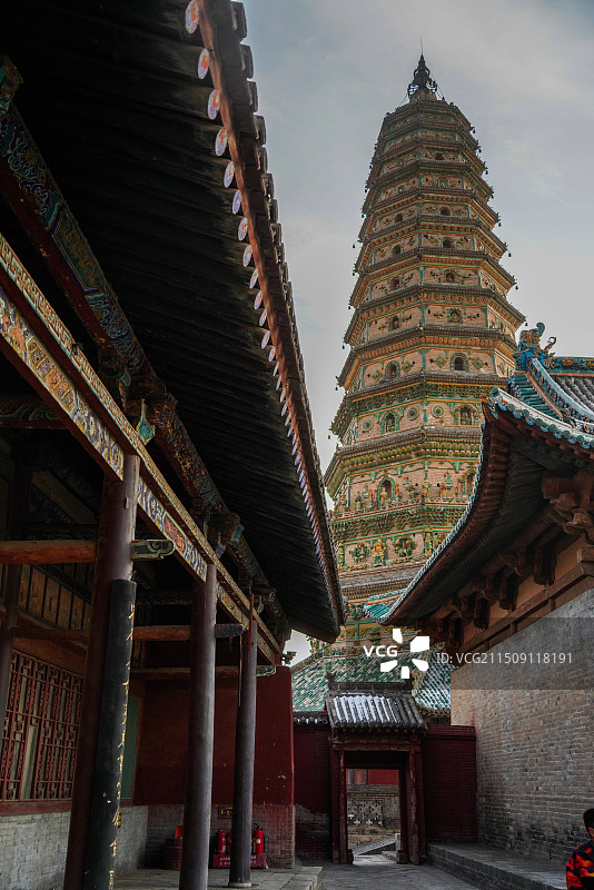 山西洪洞县广胜寺飞虹琉璃塔图片素材
