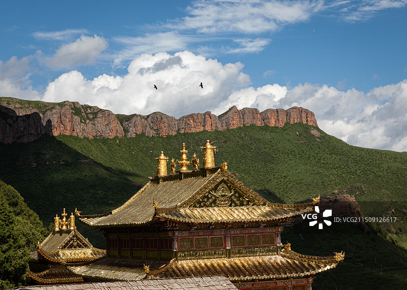 藏传佛教寺庙的金顶图片素材