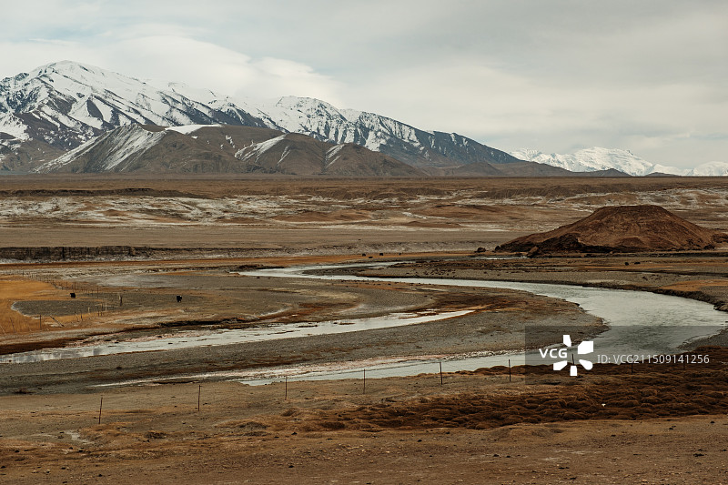 世界上海拔最高的泥火山群—木吉火山群图片素材