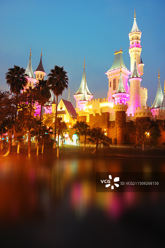 中国四川省成都市温江区国色天香游乐园夜景图片素材