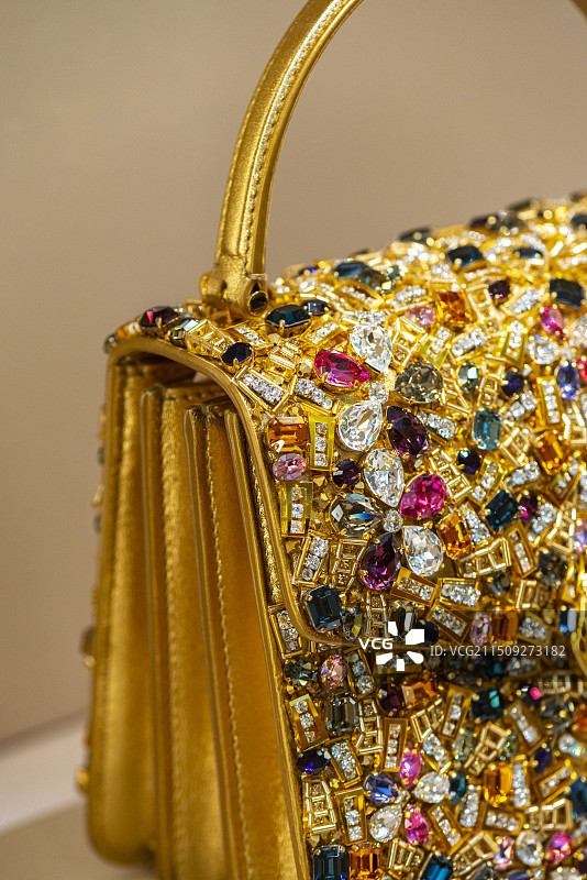 宝格丽“Serpenti灵蛇传世蜕变”珍藏艺术展手袋手提包北京启皓艺术馆图片素材