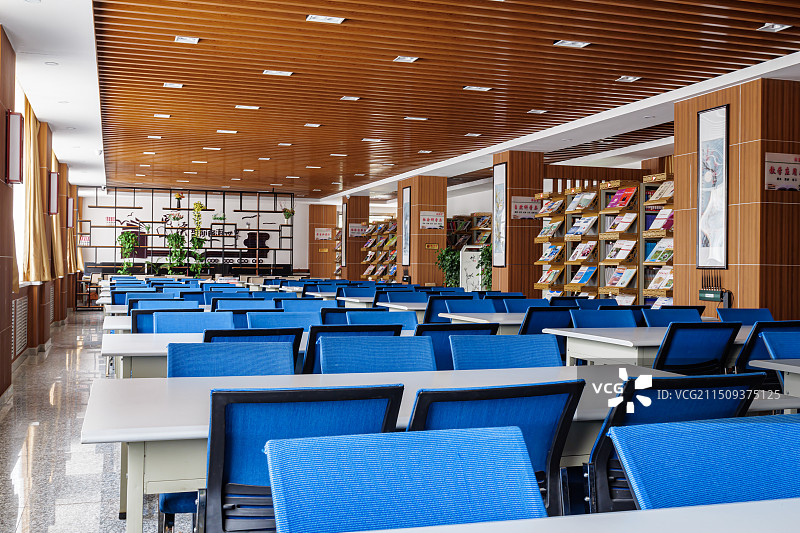 静谧的图书馆角落图片素材