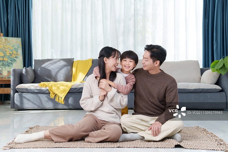 快乐的一家三口图片素材