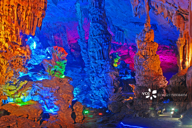 广西桂林，芦笛岩风景。图片素材