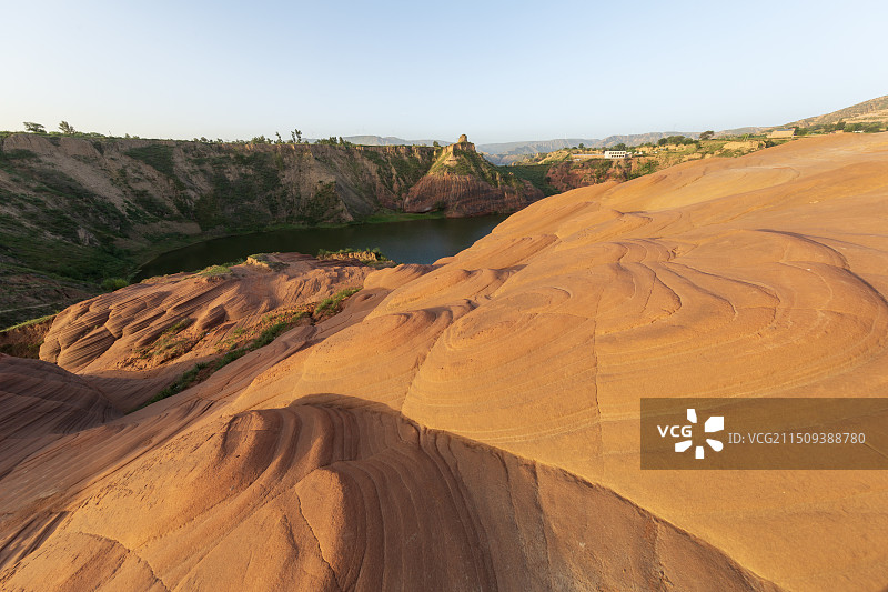 靖边县龙州镇水上丹霞地貌景观图片素材