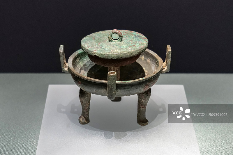 异性铜鼎 春秋 济南市长清区仙人台遗址出土 山东大学博物馆藏 山东博物馆礼运东方特展图片素材