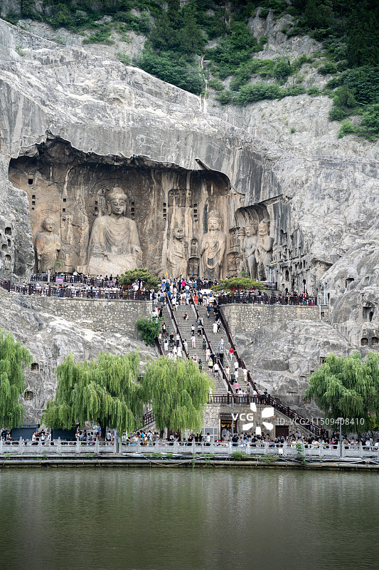 中国河南洛阳世界文化遗产龙门石窟卢舍那大佛图片素材
