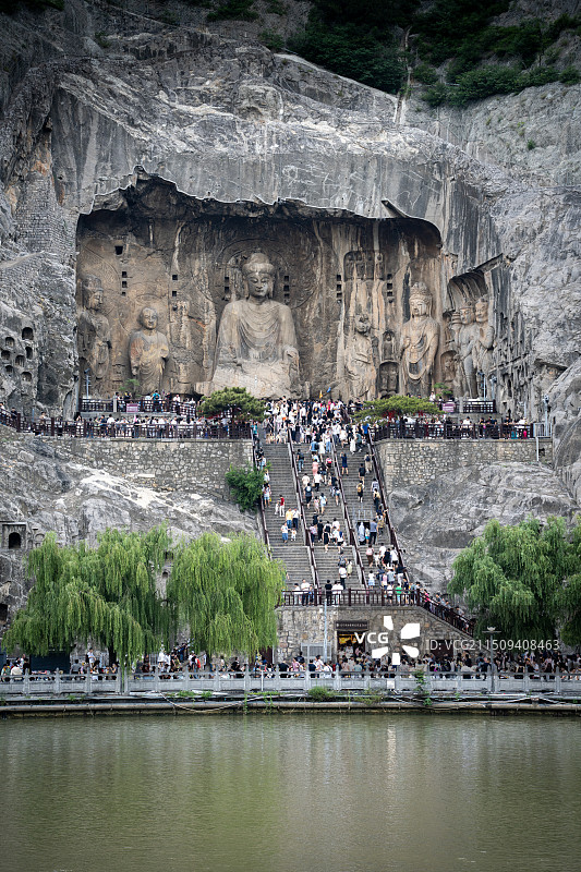 中国河南洛阳世界文化遗产龙门石窟卢舍那大佛图片素材
