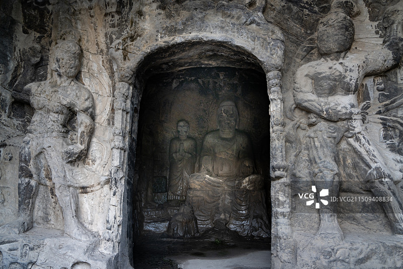 中国河南洛阳世界文化遗产龙门石窟卢舍那大佛图片素材