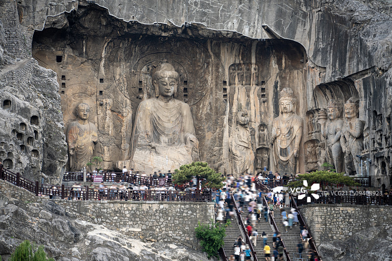 中国河南洛阳世界文化遗产龙门石窟卢舍那大佛图片素材