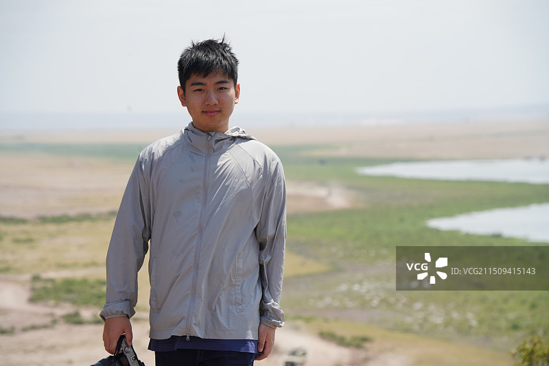 青年男人在非洲旅行图片素材