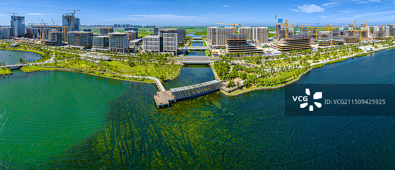 上海临港滴水湖景观桥 F港桥 蓝云港 回廊桥 蓝藻桥 设计灵感源自古代藻井木格栅 湿地公园艺术建筑图片素材