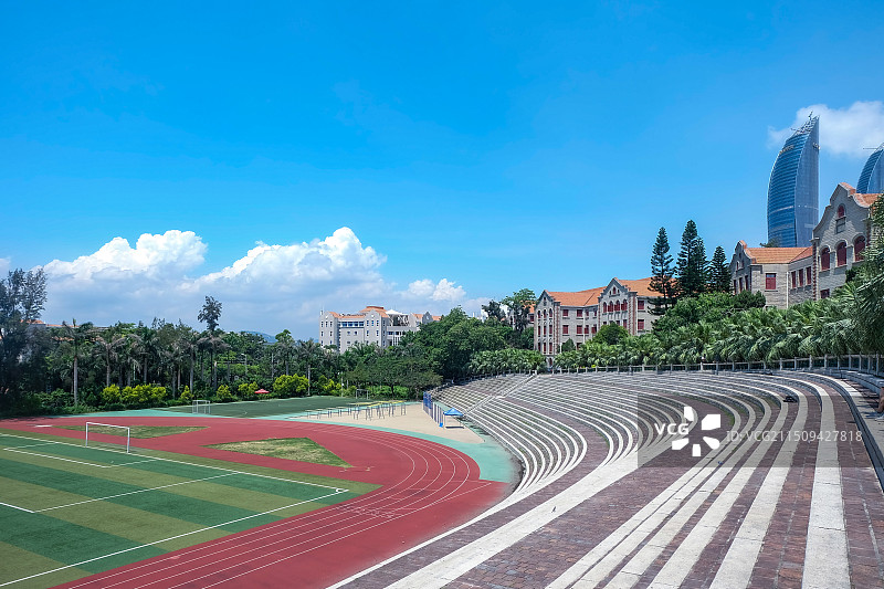 厦门大学思明校区操场一角图片素材