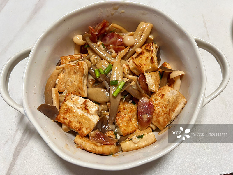 豆腐炒蘑菇图片素材