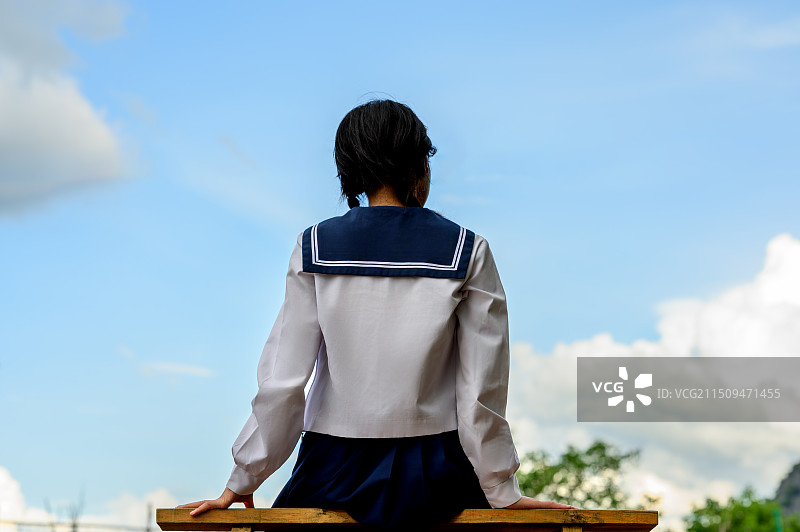 长椅上的JK少女图片素材