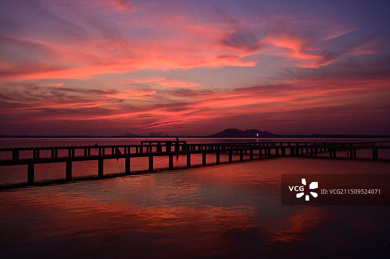 武汉大学凌波门绝美朝霞图片素材