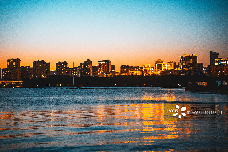 无锡万象城、大剧院、蠡湖大桥夜景图片素材