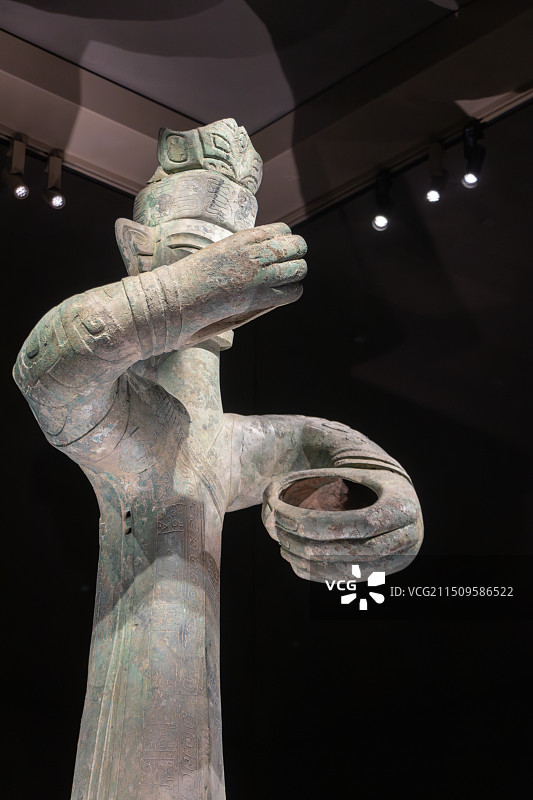 四川省德阳市广汉市三星堆博物馆三星堆青铜大立人图片素材