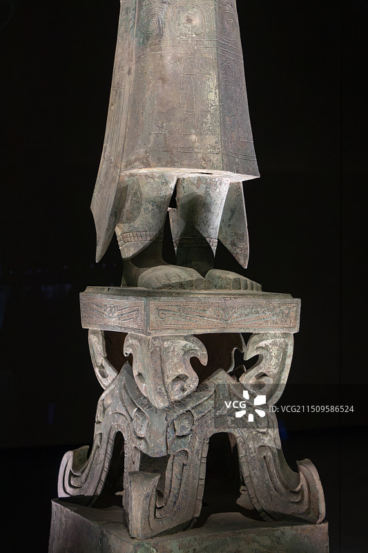 四川省德阳市广汉市三星堆博物馆三星堆青铜大立人图片素材