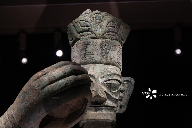 四川省德阳市广汉市三星堆博物馆三星堆青铜大立人图片素材