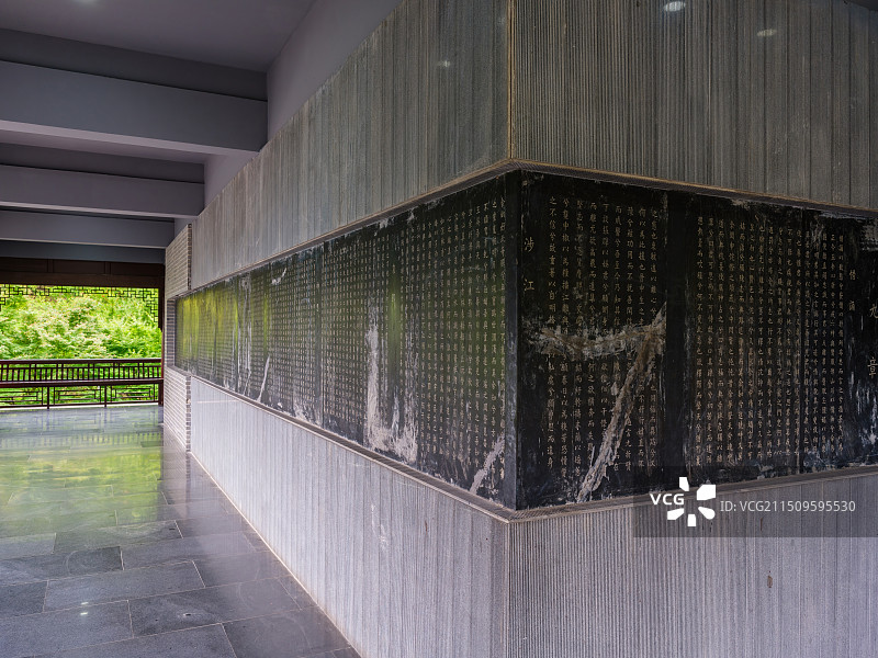 屈原故里长廊墙上的石刻文章图片素材
