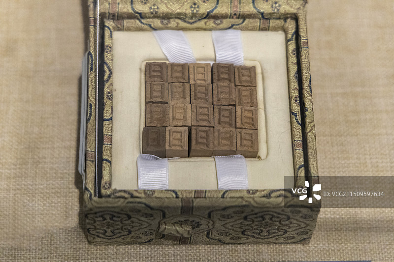 北京市中国印刷博物馆“印刷术的根在中国”展：东源木活字（东源村印刷家谱用的木活字。瑞安市宣传部捐赠）图片素材