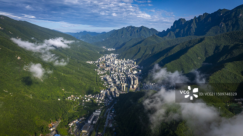 湖北神农架松柏镇航拍图片素材