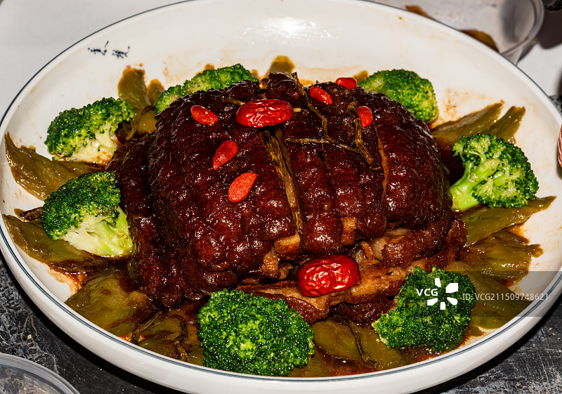 中国三大名猪陆川猪药膳扣肉图片素材