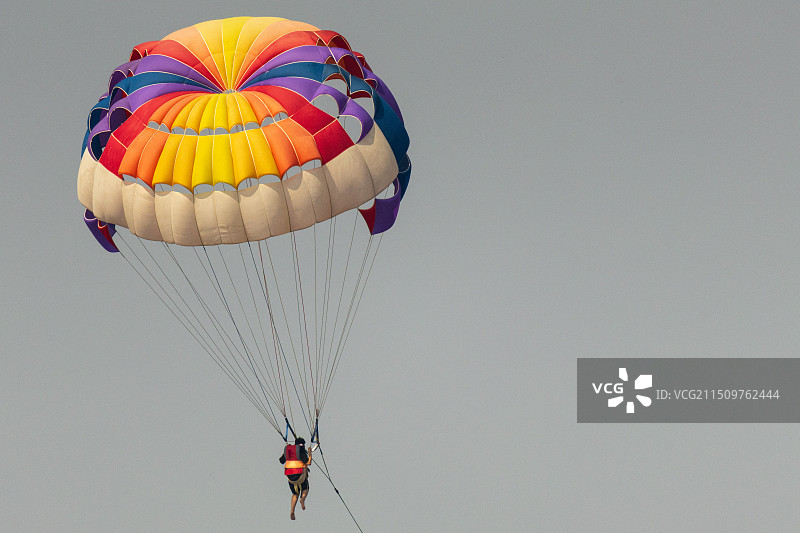 彩色的飞伞图片素材