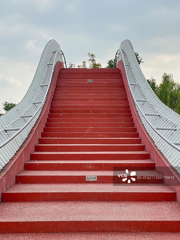 长沙后湖国际艺术区红色阶梯桥图片素材