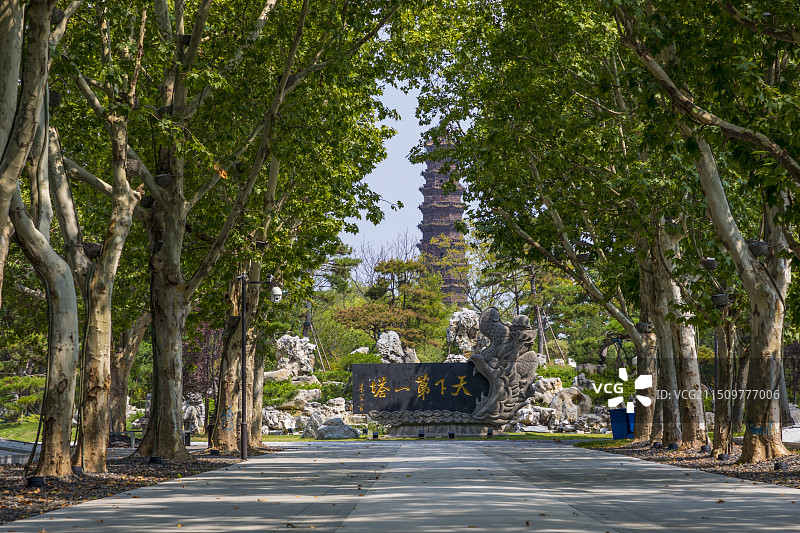 开封铁塔公园天下第一塔图片素材