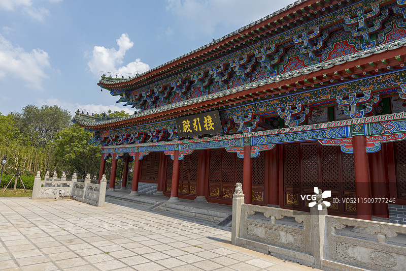 开封铁塔公园接引殿古建筑图片素材