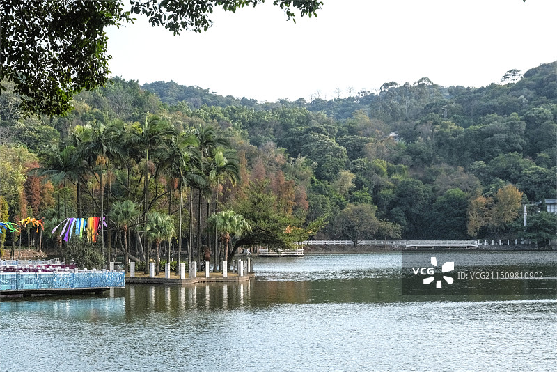 秋意盎然的佛山西樵山天湖公园水色山光图片素材