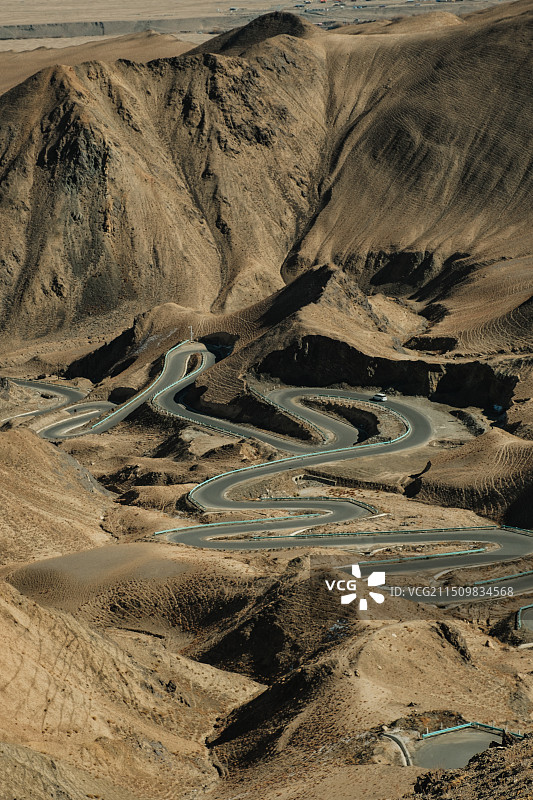 帕米尔高原盘龙古道——中国弯道最多的公路图片素材