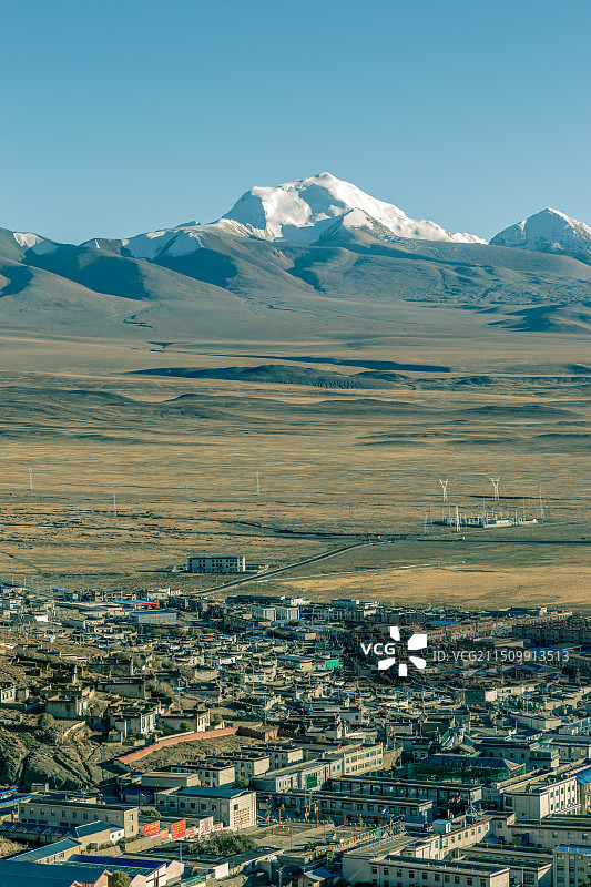 卓木玉莫雪山下的岗巴图片素材