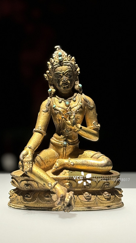 铜鎏金绿度母菩萨像图片素材