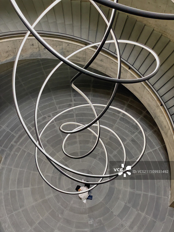 和美术馆的旋转楼梯图片素材