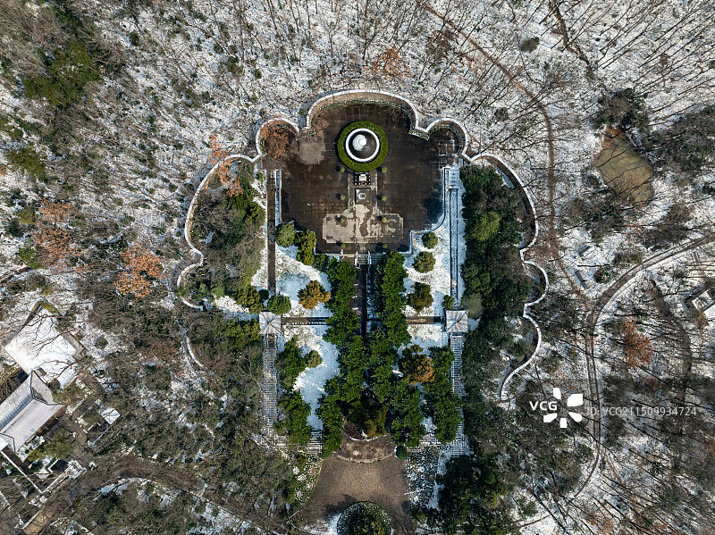 雪后的南京灵谷寺航拍图片素材