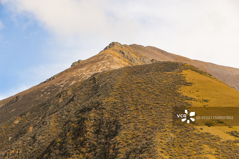 一个黄色山坡图片素材