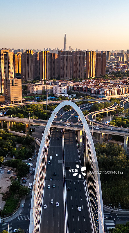 天津北营门桥与高银117大厦同框图片素材