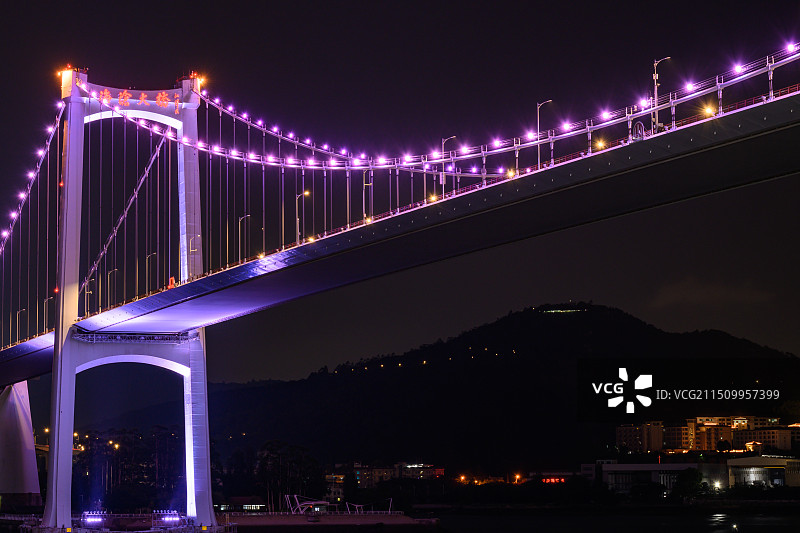 夜幕下的厦门海沧大桥图片素材