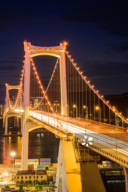 夜幕下的厦门海沧大桥图片素材