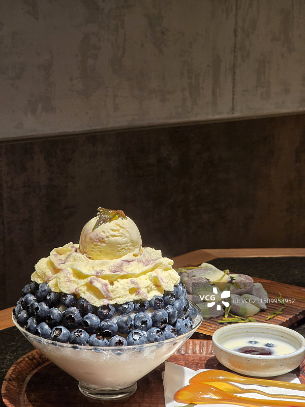 蓝莓冰淇淋沙冰图片素材