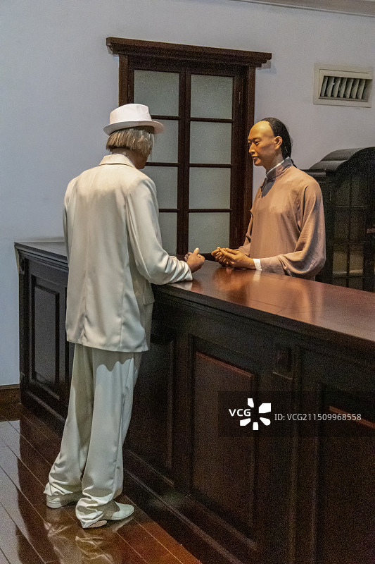 北京市中国海关博物馆：近代海关报关厅复原场景—晚清时期的海关报关大厅，商人或洋行在此办理海关手续图片素材