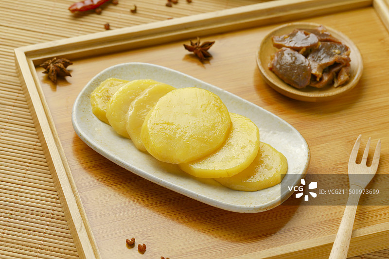 卤味土豆片图片素材