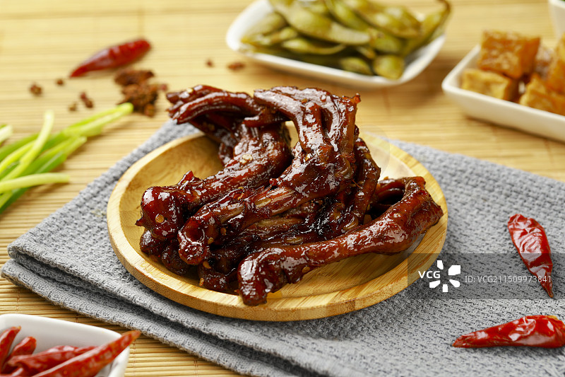 卤味黑鸭鸭掌图片素材