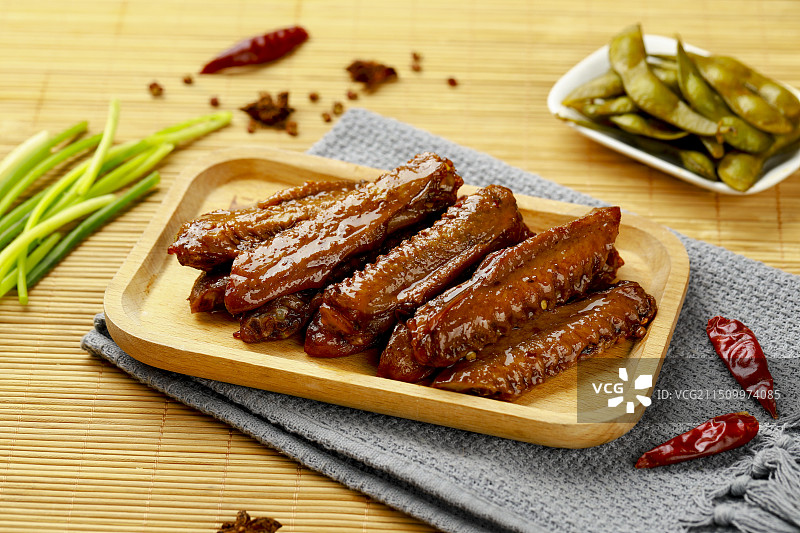 卤味黑鸭鸭翅图片素材